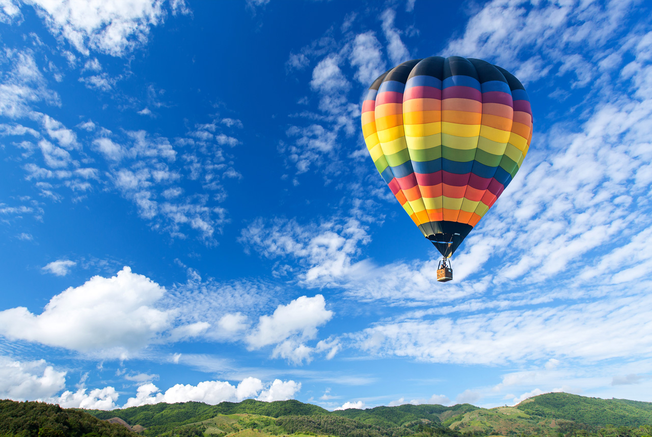 ＜佐賀県＞車いすの子ども68人、大空へ　職員と操縦士、２０年ぶり実現　熱気球体験