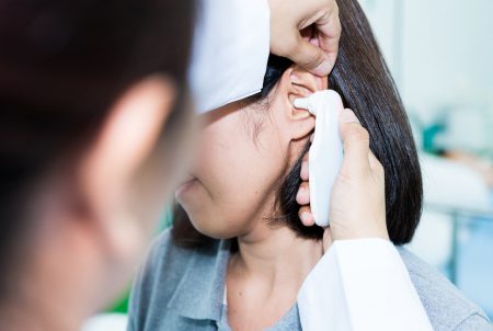 耳の診察の画像