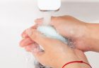 固形石鹸で手洗い