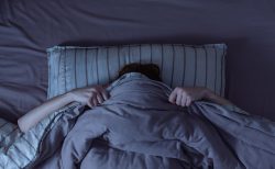 「子供の頃から寝不足」「女子の方が休日に寝溜めする」日本人の睡眠傾向とリスク